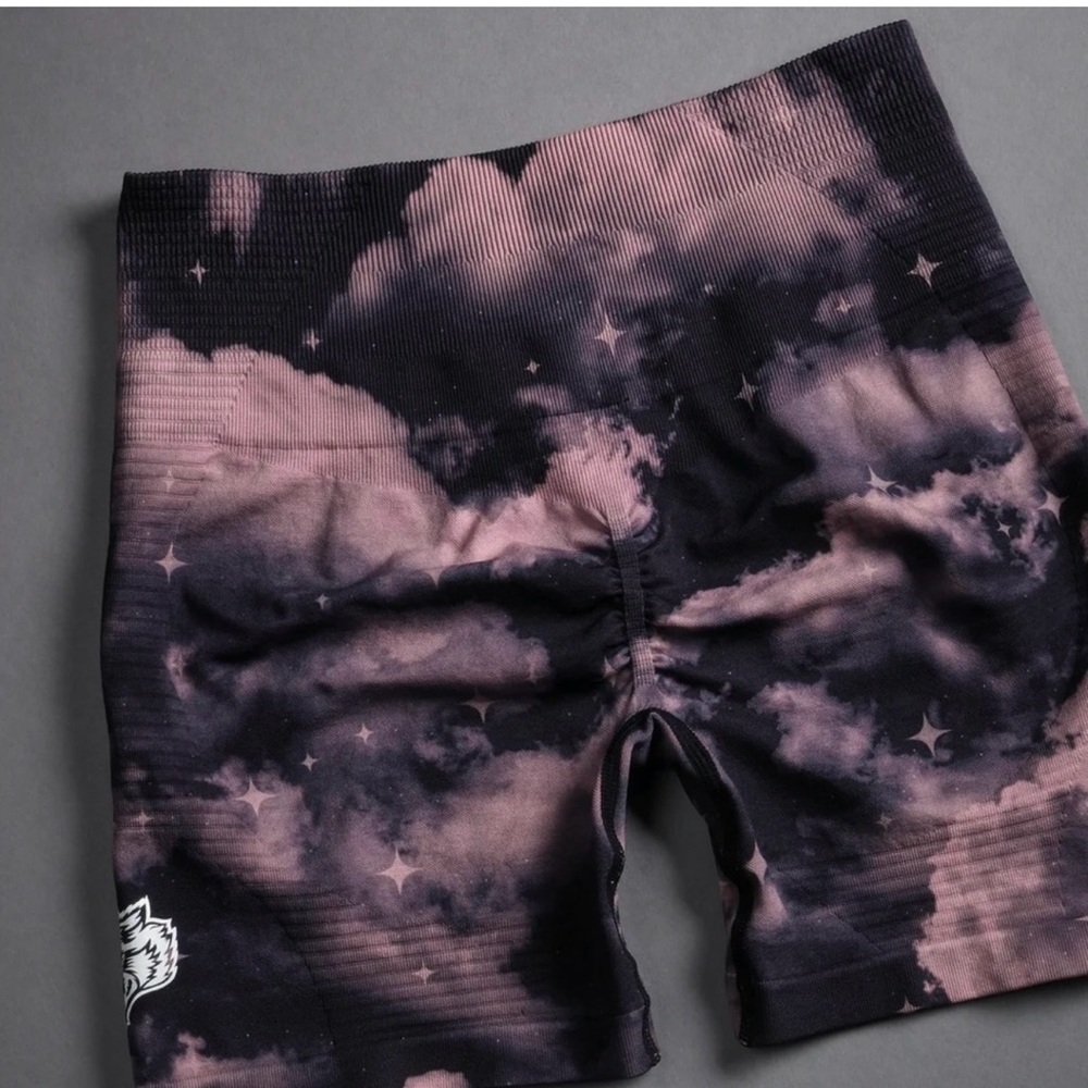 DUAL WOLF EVERSON SEAMLESS “VALENCOURT” SHORTS IN BLACK DESERT NIGHT SKY - Picture 3 of 6